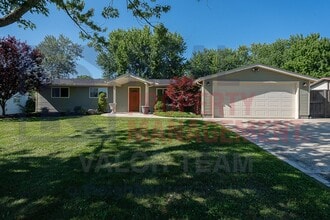 Building Photo - 1725 Crock Dr