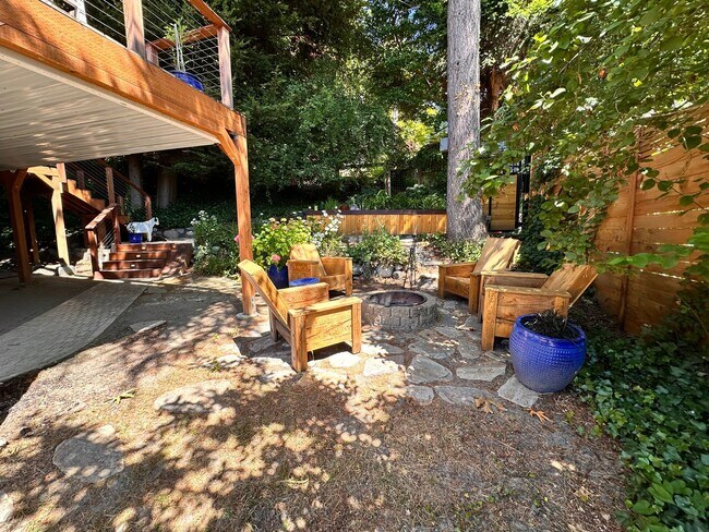 Building Photo - Charming West Seattle Home with Views of P...