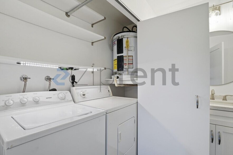Building Photo - Unit 22