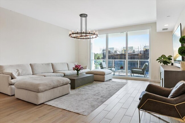 Building Photo - 920 N Osceola Ave