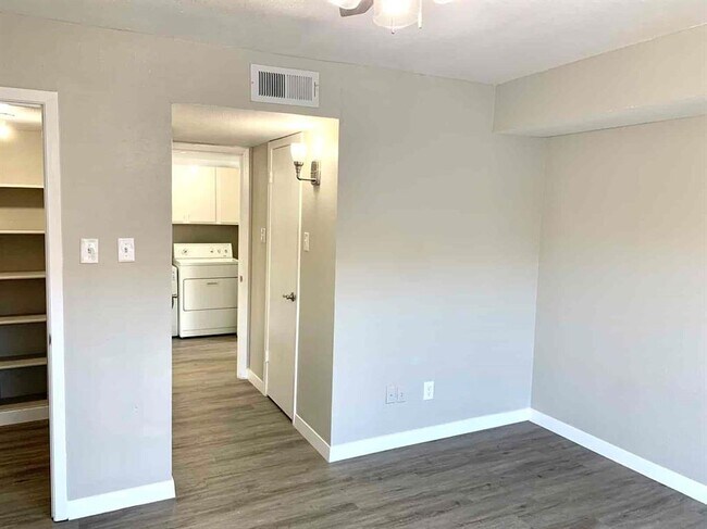 Building Photo - 10650 Steppington Dr