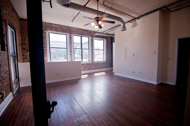 Building Photo - Downtown Lofts 201-202
