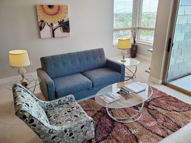 Building Photo - 1813 E Jarvis St