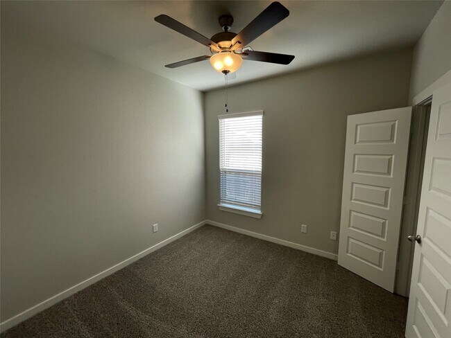 Building Photo - 9797 Grosbeak Ln