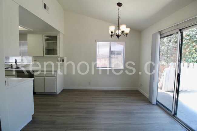 Building Photo - 2723 Malibu Pl