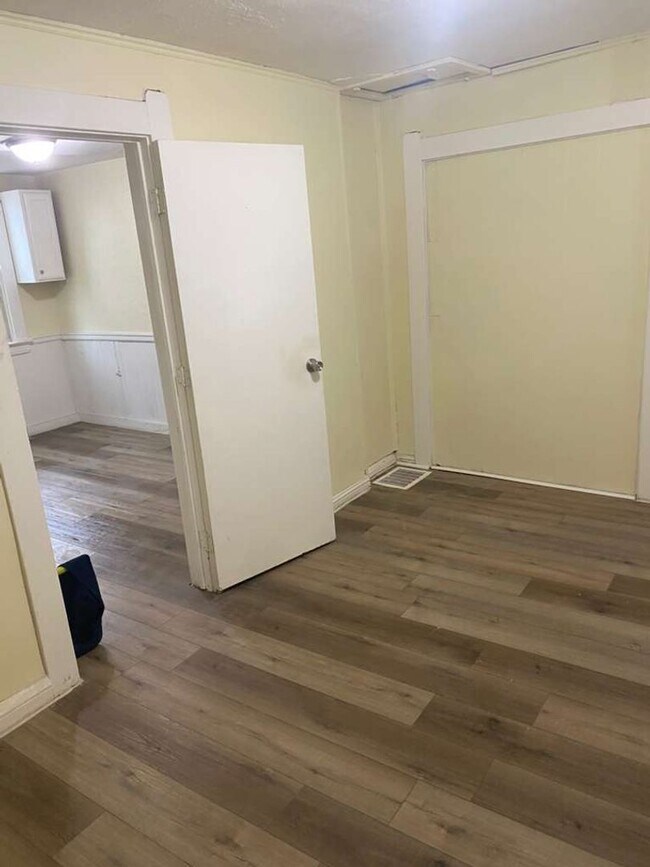 Building Photo - 2219 W 103rd St