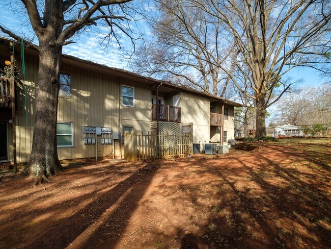 Building Photo - 2609 Eastway Dr