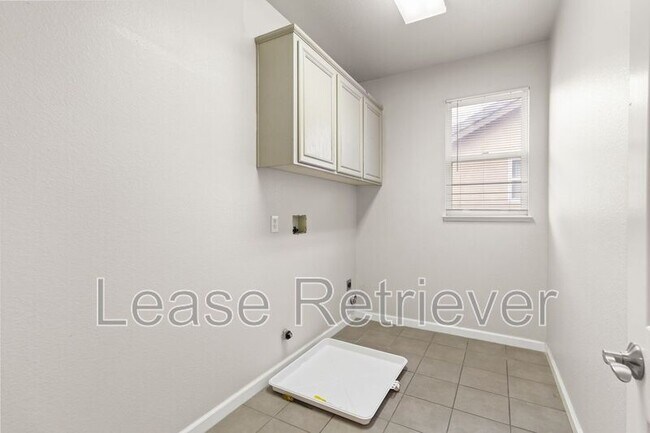 Building Photo - 4244 Lindsey Ln