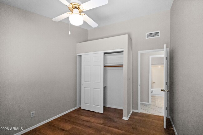 Building Photo - 1214 E Beverly Ln