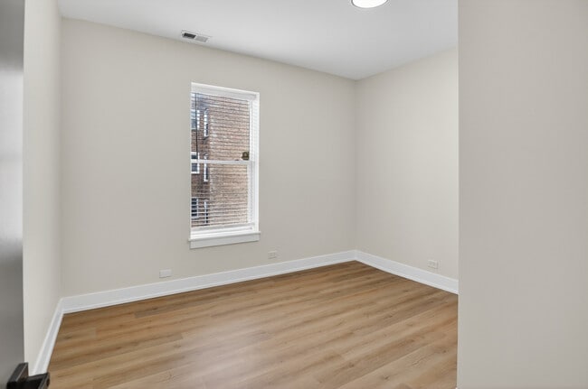 Building Photo - 4622 S Calumet Ave