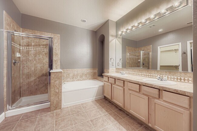 Building Photo - 11211 Osage Cir
