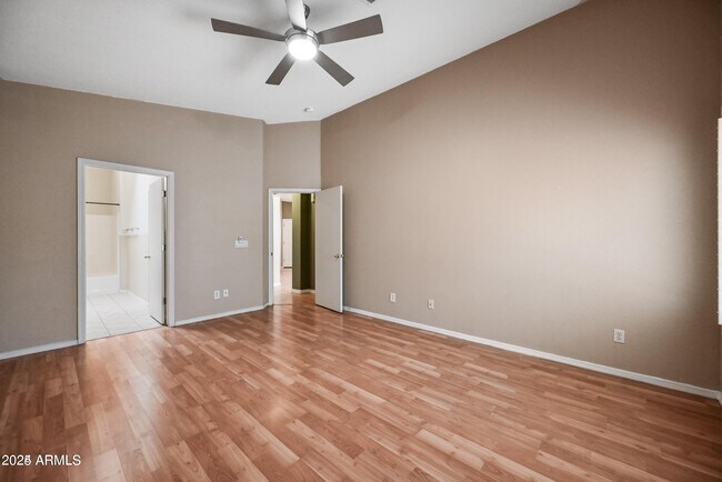 Building Photo - 81 S Criss Pl
