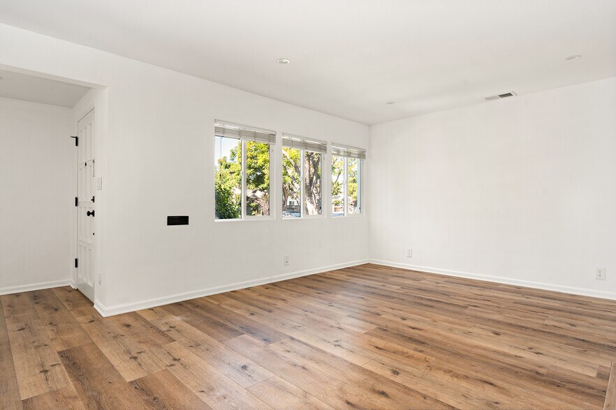 Building Photo - 5840 Allott Ave