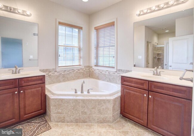 Building Photo - 13336 Redspire Dr