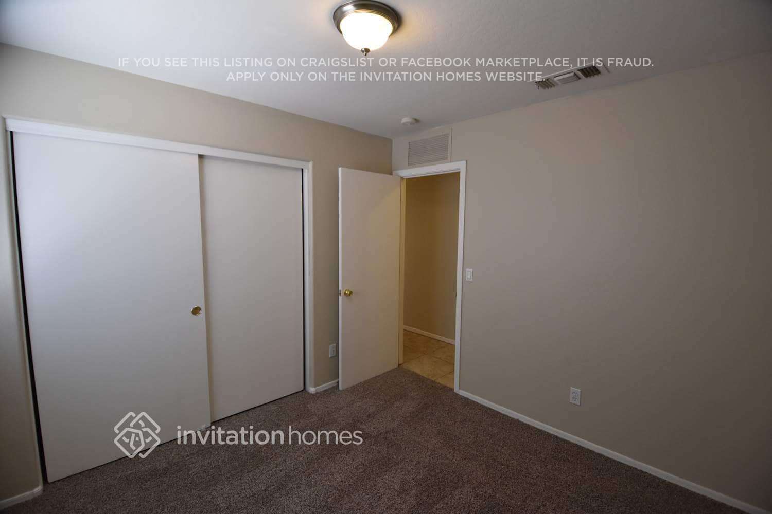 Building Photo - 12018 W Aster Dr