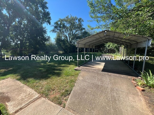 Building Photo - Three Bedroom Home - Convenient Location!