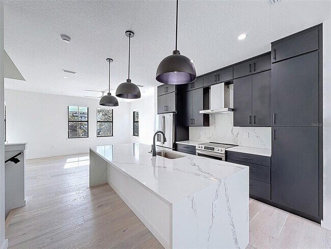 Building Photo - 1302 E Kay St