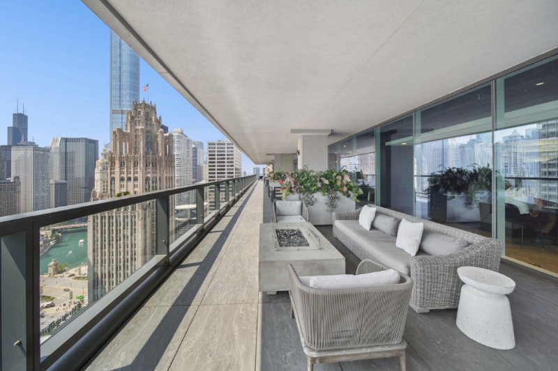 Building Photo - 170 E Illinois St