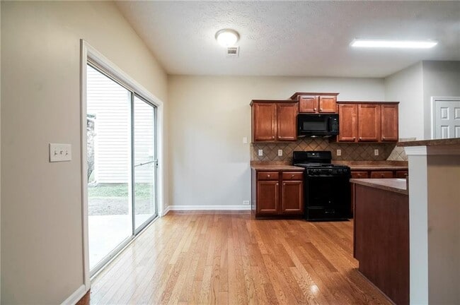 Building Photo - 744 Mountain Laurel Dr