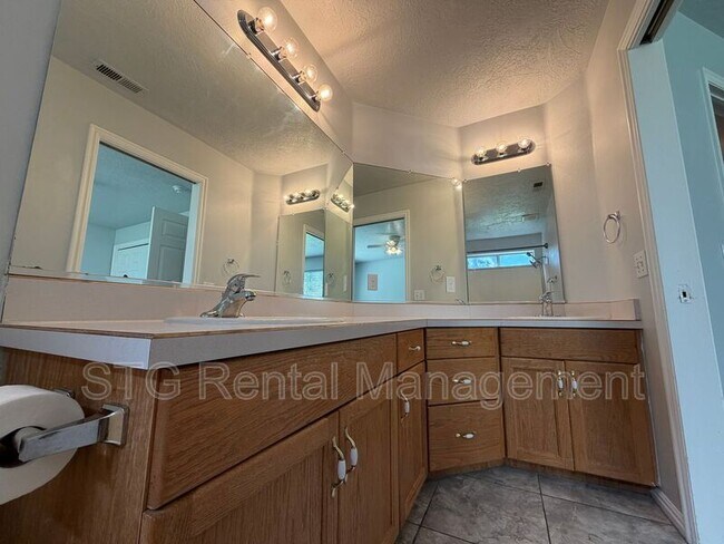 Building Photo - 433 E 1050 S