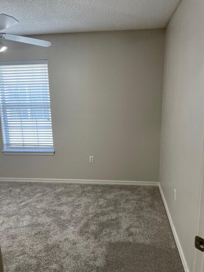 Bedroom #2 - 208 Twin Lakes Ln