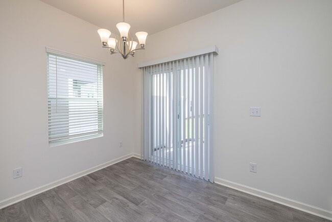 Building Photo - BEAUTIFUL 2 Bedroom/2.5 Bath Townhome in MIDLAND -AVAILABLE LATE AUGUST 2026!