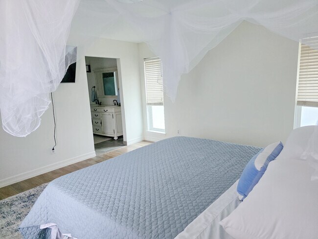 Building Photo - 4305 Temple Hill