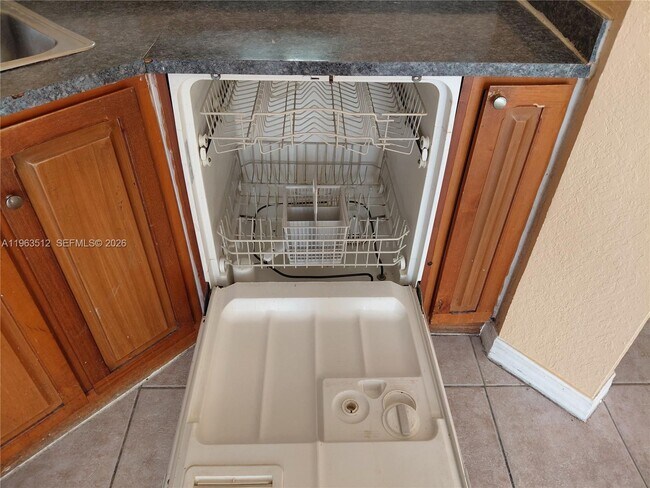 Building Photo - 83 NE 13th Ave