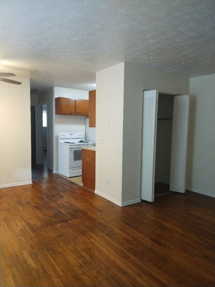 Building Photo - 2044 Mills Ave
