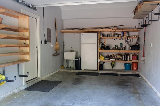 Building Photo - 903 Herndon Ln