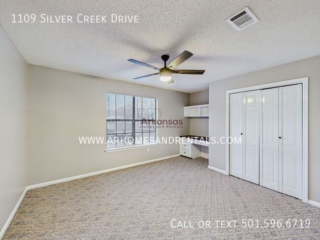 Building Photo - 1109 Silver Creek Dr