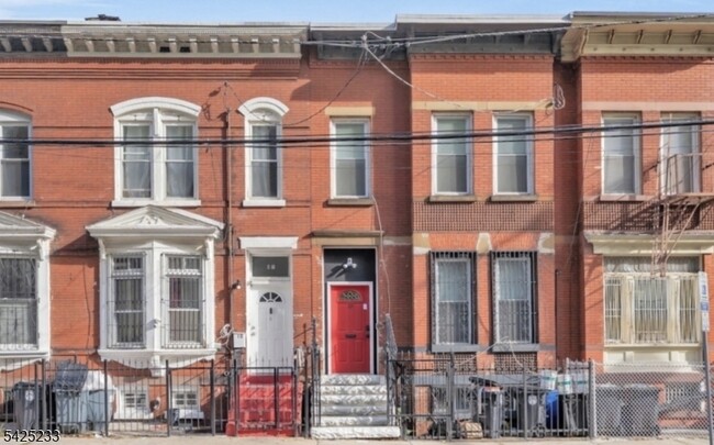 Building Photo - 13 2nd Ave