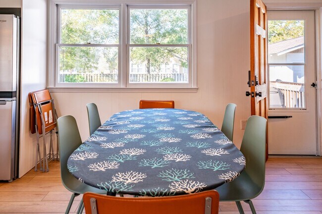 Building Photo - BEACH HOME NOW AVAILABLE-SHORT OR LONG-TERM