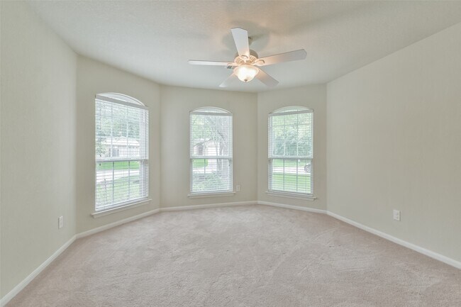 Building Photo - 42 Prairie Oak Dr