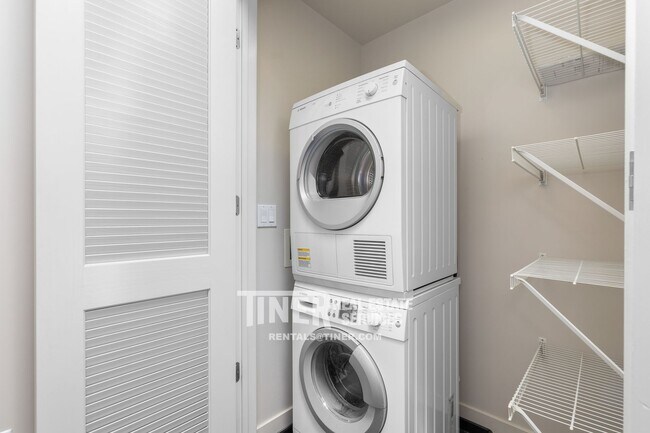 Building Photo - 1322 E Sutter Walk