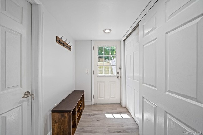 Building Photo - 10 Community Rd