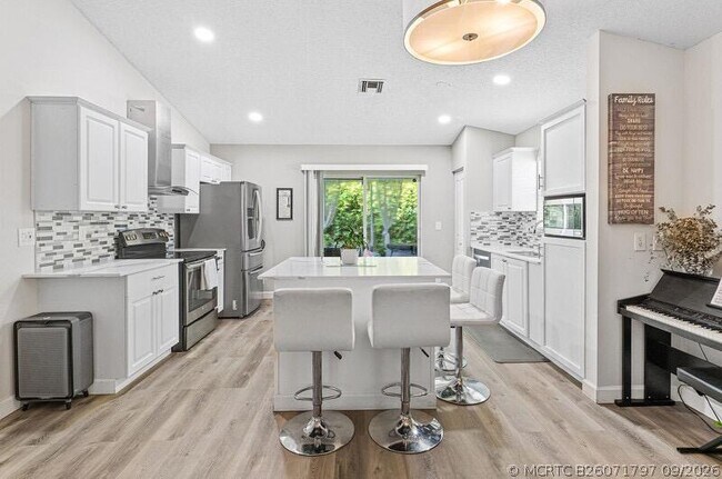 Building Photo - 110 Sunset Blvd