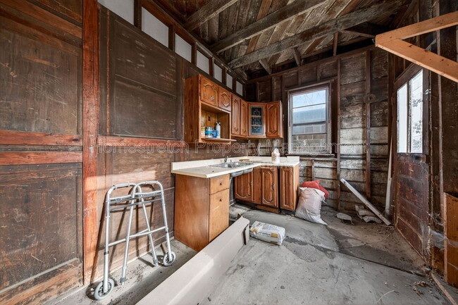 Building Photo - 2424 Oakland Ave