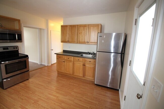 Building Photo - 94 Lilley Ave