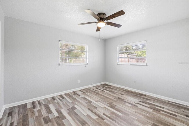 Building Photo - 206 N Gunlock Ave