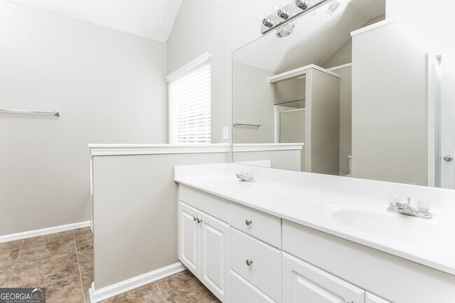 Building Photo - 5807 Goldleaf Way