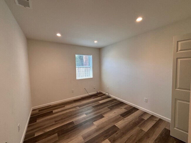 Building Photo - 25-29 Rockwood Ct