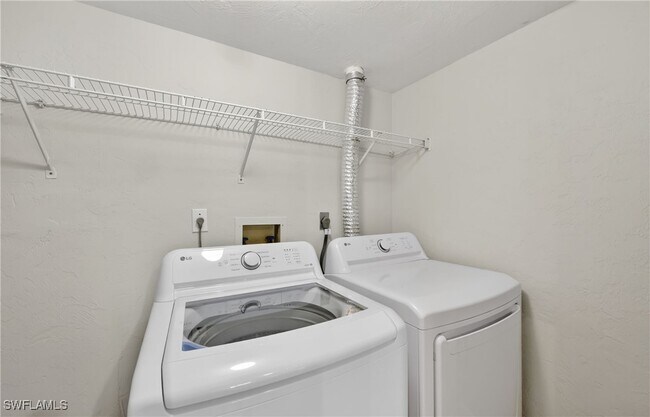 Building Photo - 144 Cypress Way E