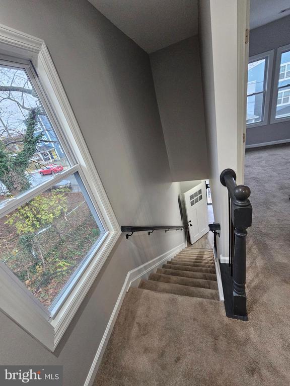 Building Photo - 909 45th Pl NE