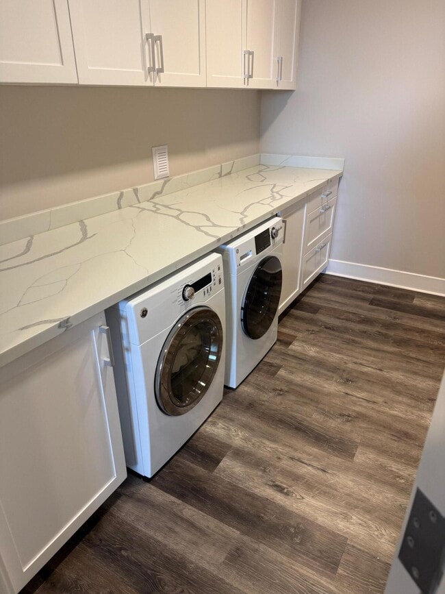 Building Photo - 480 N Main St