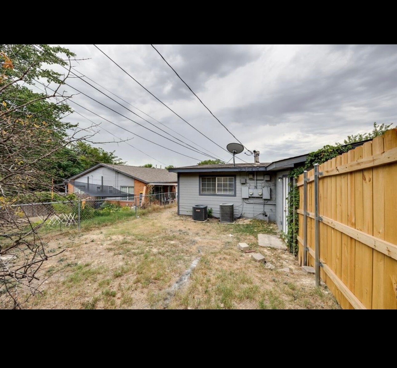 Building Photo - 5320 Lovell Ave