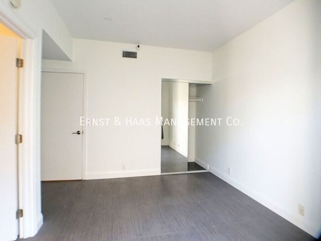 Building Photo - 730 W 4th St