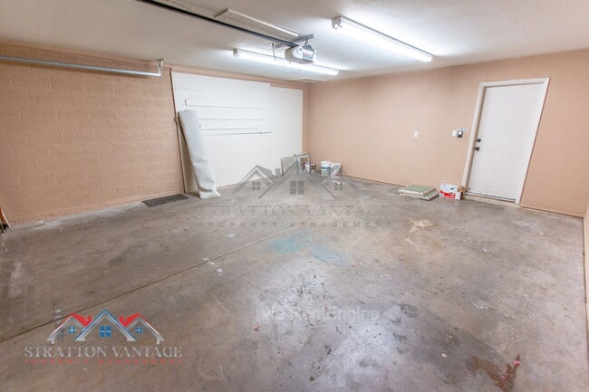 Building Photo - 1928 N Kachina