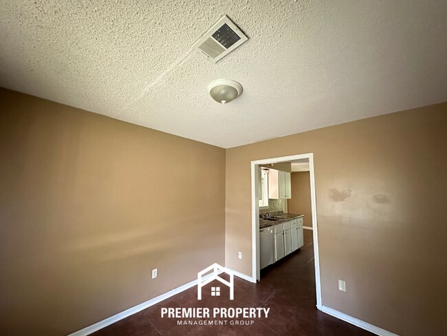 Building Photo - Move-In Ready 4BR Home in 38134 - Airy Living Spaces & Private Backyard