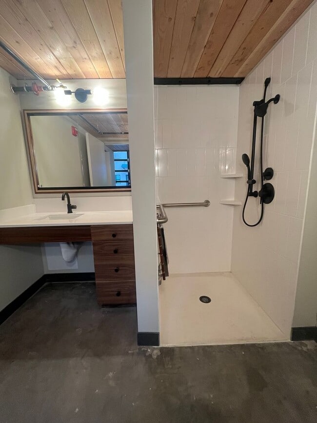 Building Photo - 1 Bedroom 1-Bathroom W/ Large Loft (2nd Bedroom or workspace)